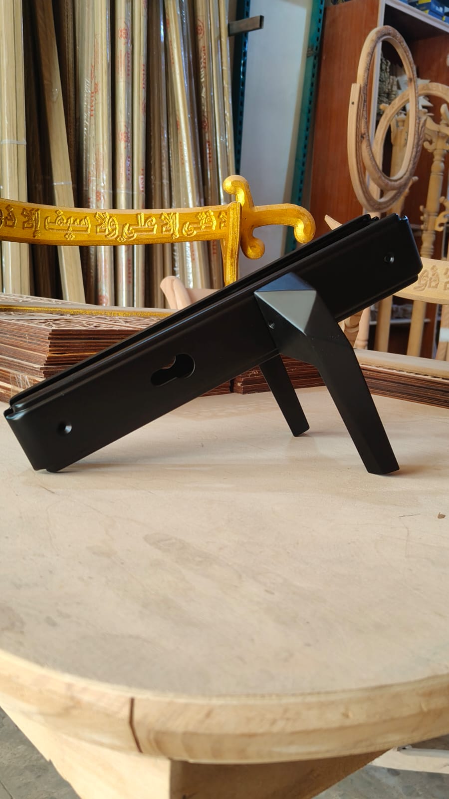 مقبض باب أسود